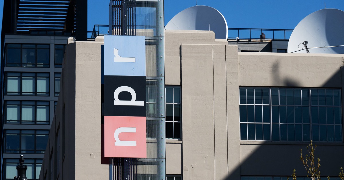 Trump firma una orden ejecutiva para detener la financiación federal de NPR y PBS