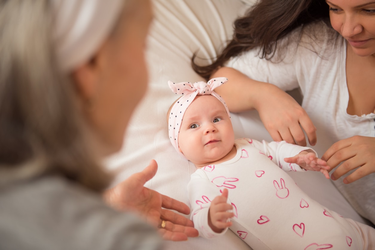 Consejos para que el bebé se duerma con otras personas además de mamá