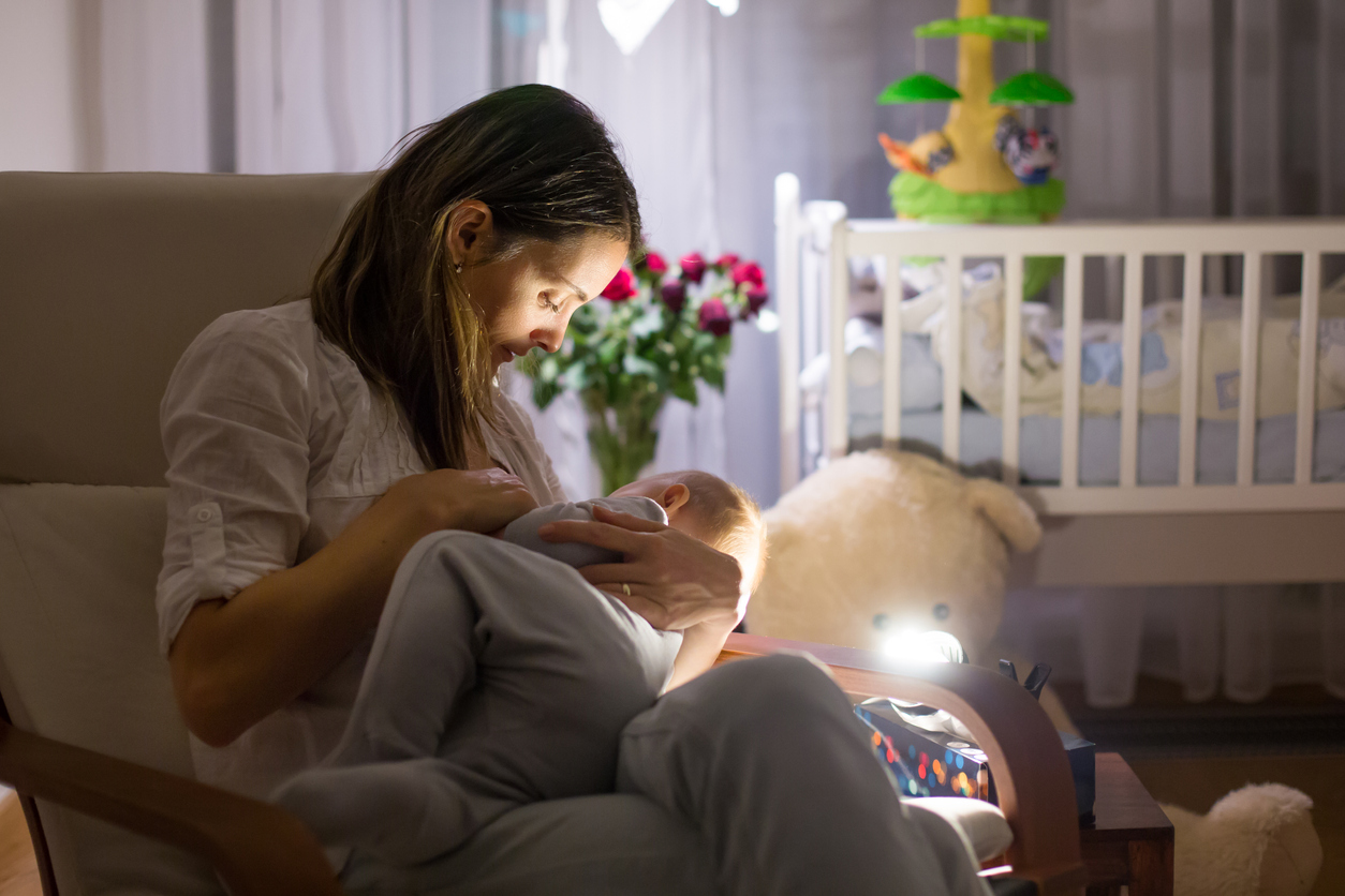 Destete nocturno suave: Cómo y cuándo destetar a su bebé de la alimentación nocturna