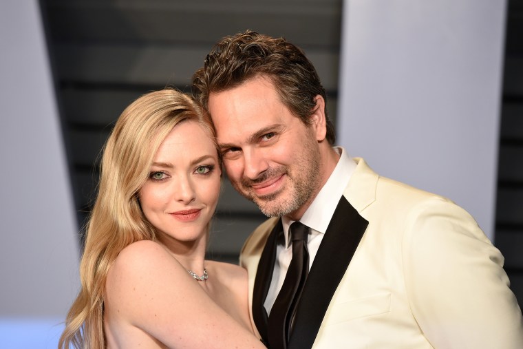 Amanda Seyfried muestra fotos de las pantuflas NSFW de su hijo de 4 años